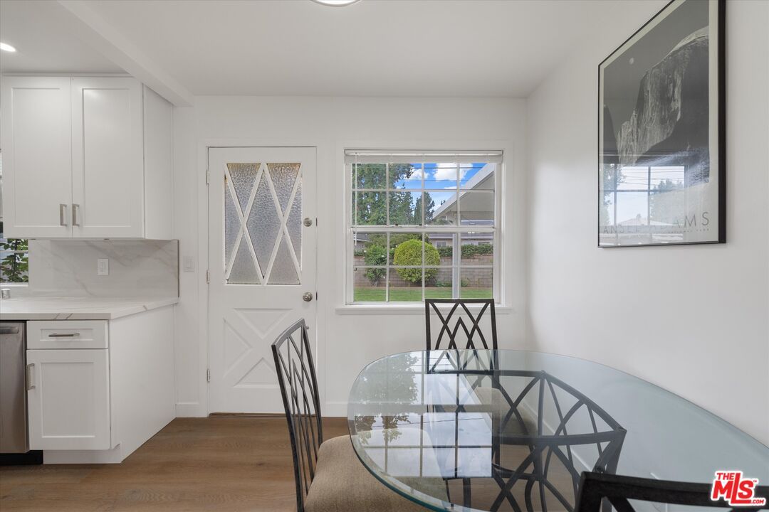 Dining room, Interior, Kitchen, Recessed Lighting, Wood Texture Flooring