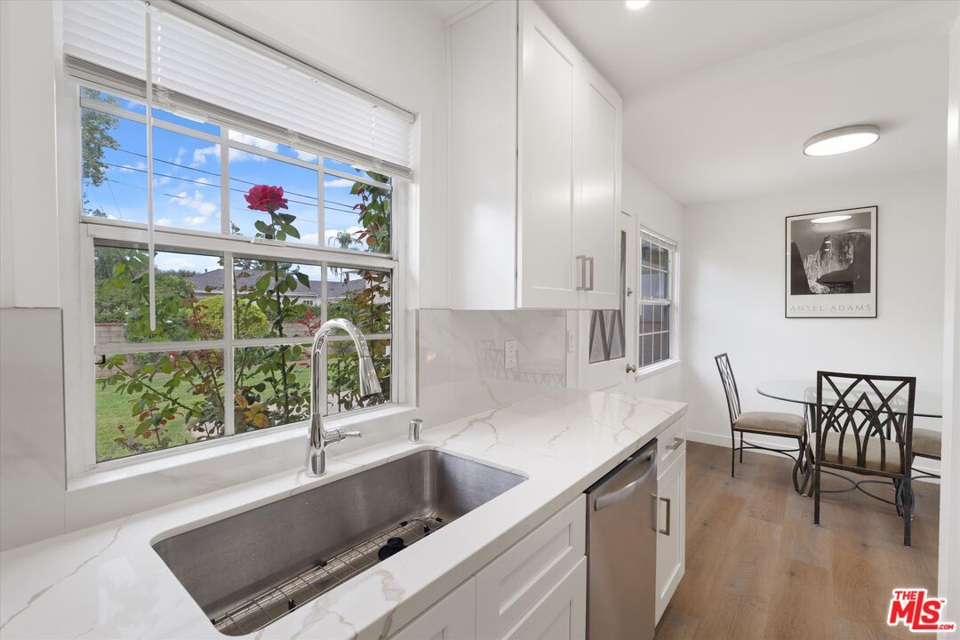 Dining room, Interior, Kitchen, Recessed Lighting, Wood Texture Flooring