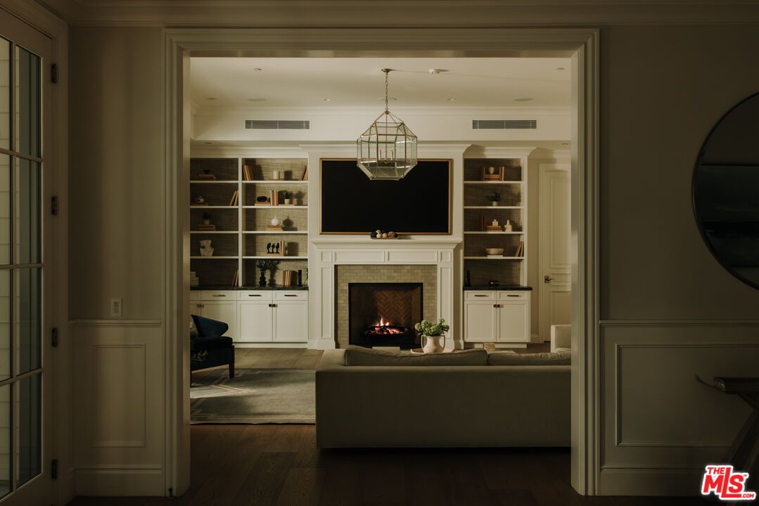 Fireplace, Interior, Living room, Pendant Lights, Recessed Lighting, Wood Texture Flooring