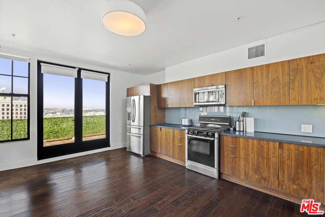 Interior, Kitchen, Stainless Steel Appliances, Wood Texture Flooring