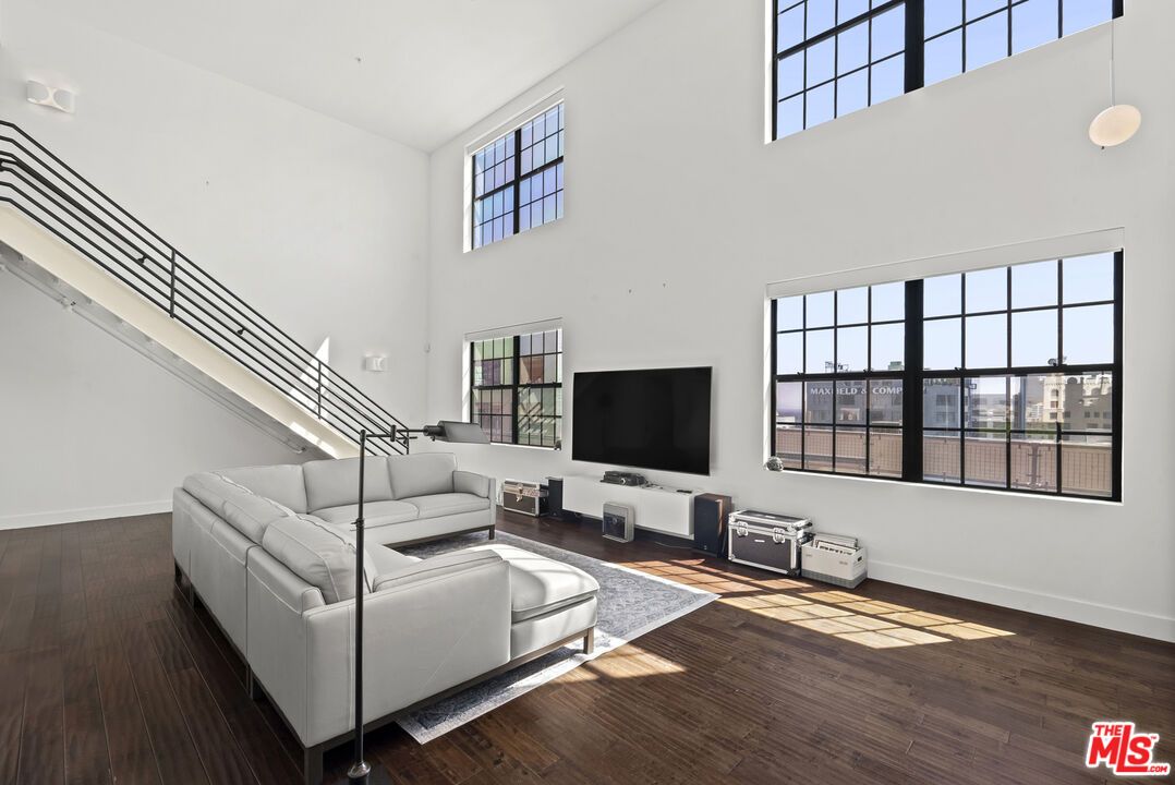 Interior, Living room, Pendant Lights, Wood Texture Flooring