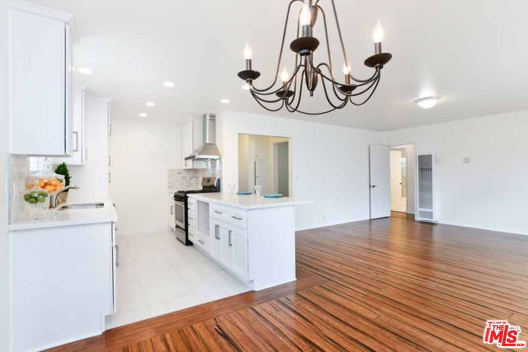 Chandelier, Interior, Kitchen, Marble, Recessed Lighting, Stainless Steel Appliances, Wood Texture Flooring