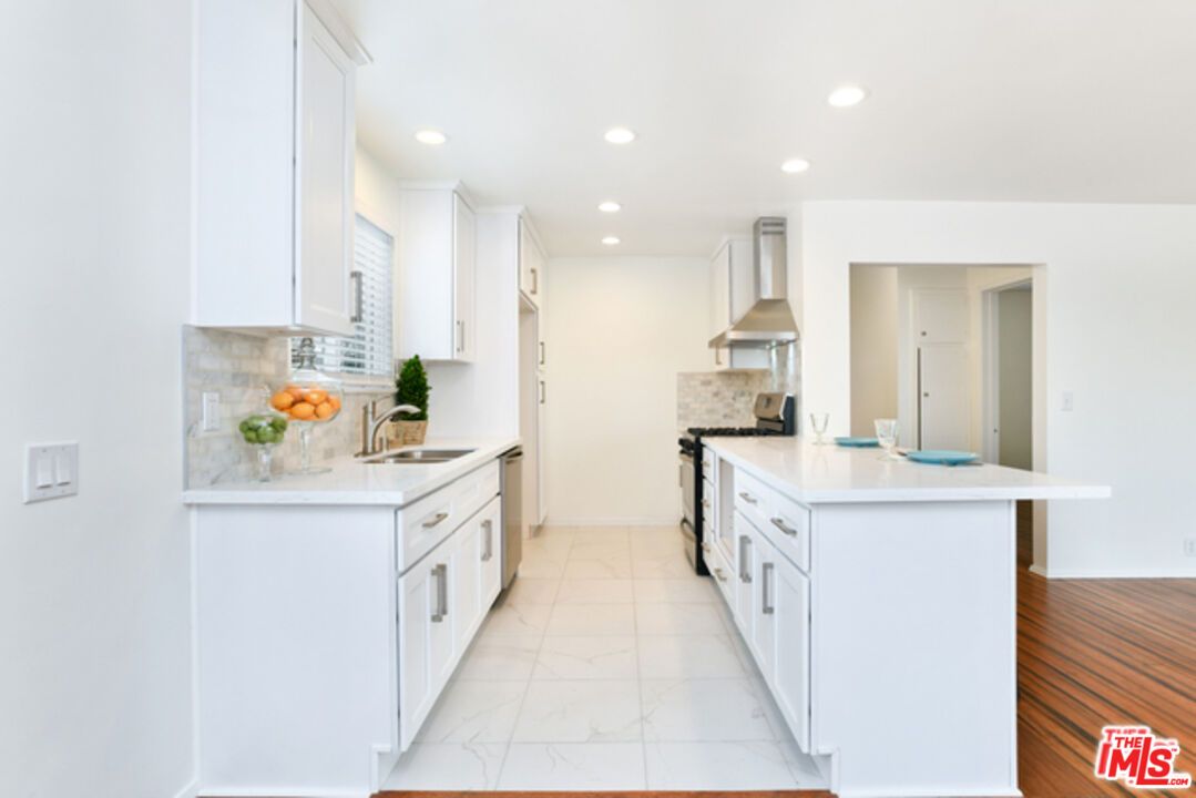 Interior, Kitchen, Marble, Recessed Lighting, Stainless Steel Appliances, Wood Texture Flooring