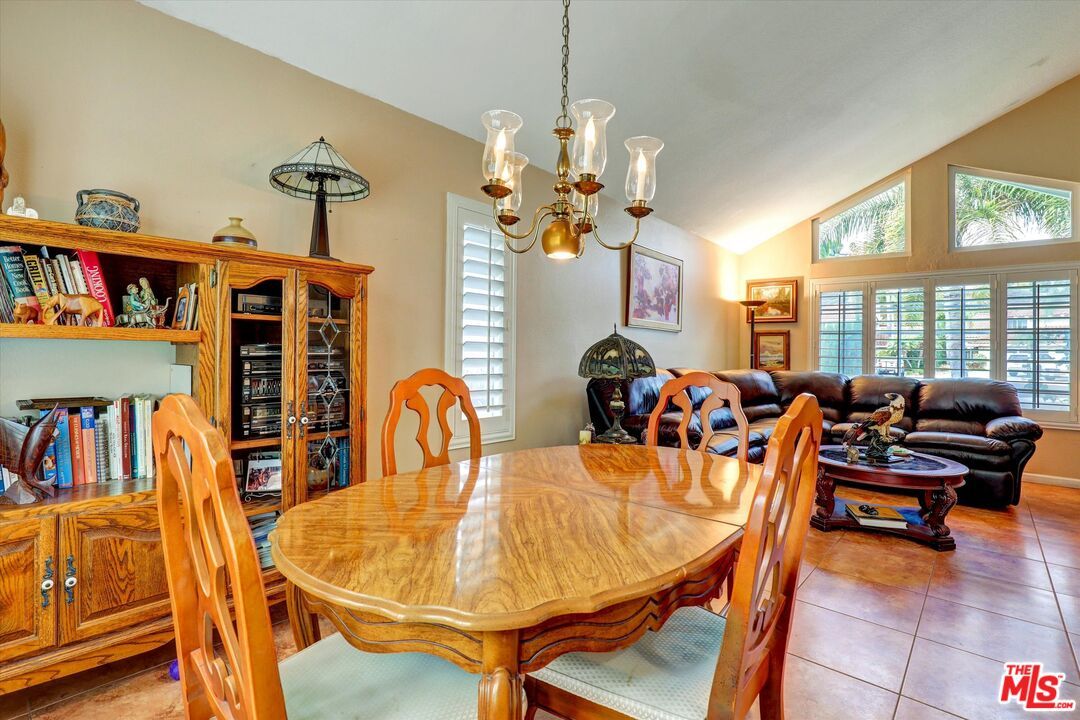 Chandelier, Dining room, Interior, Living room