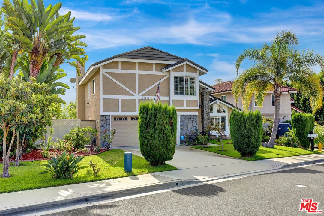 Attached, Exterior, Facade, Mediterranean