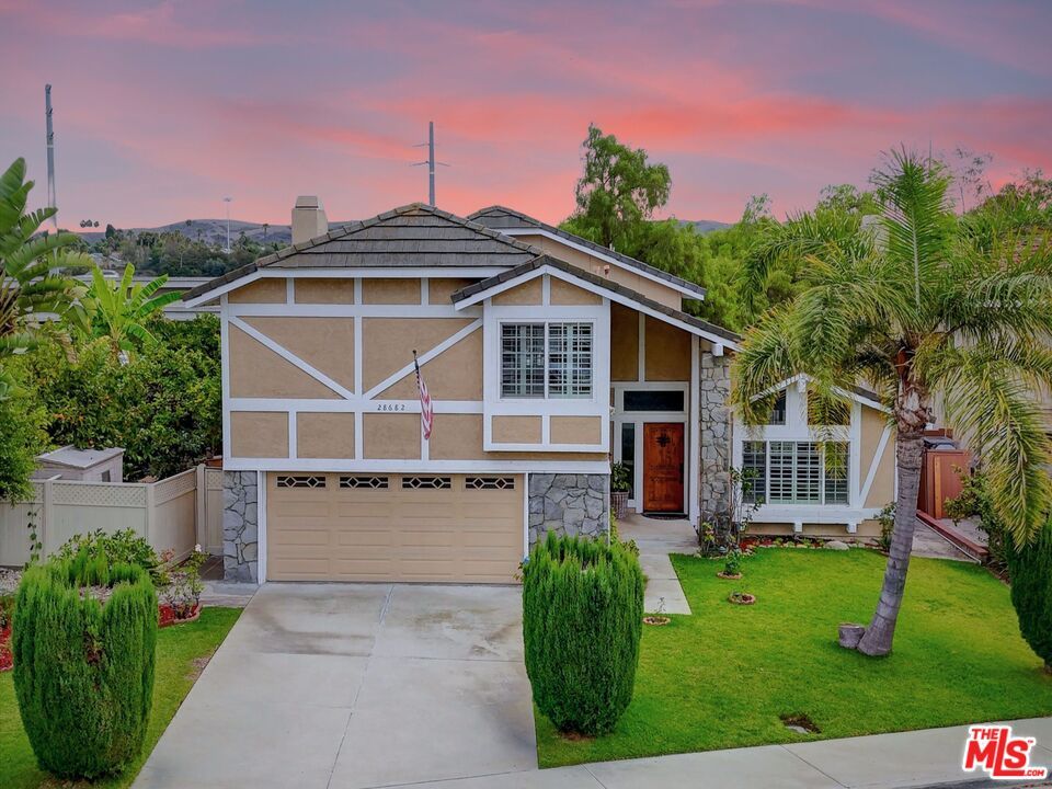 Attached, Exterior, Facade, American Craftsman