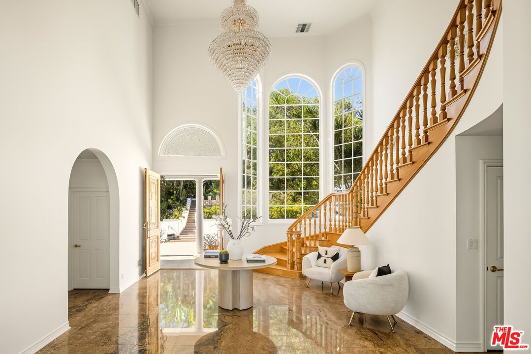 Chandelier, Interior
