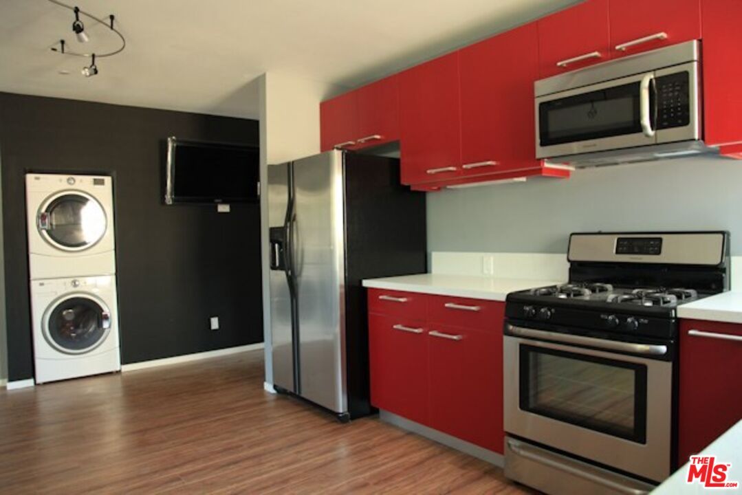 Interior, Kitchen, Stainless Steel Appliances, Washer, Wood Texture Flooring