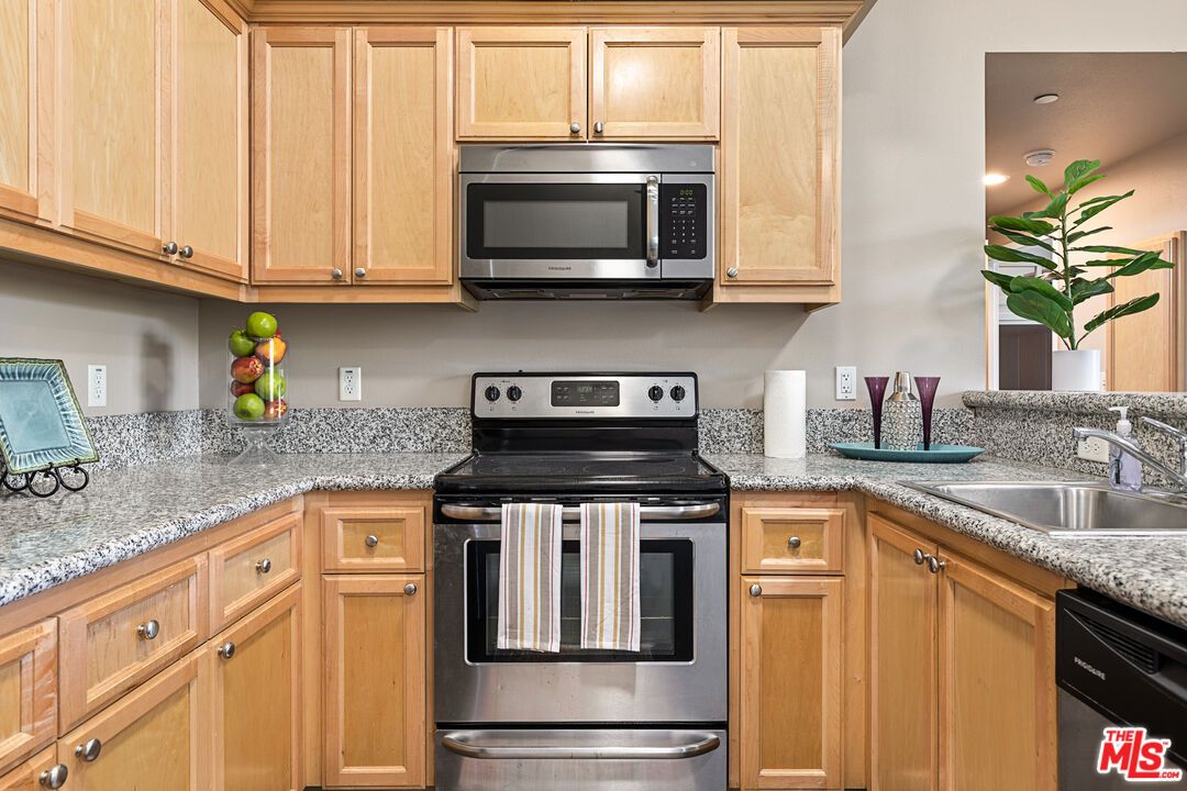 Interior, Kitchen, Stainless Steel Appliances