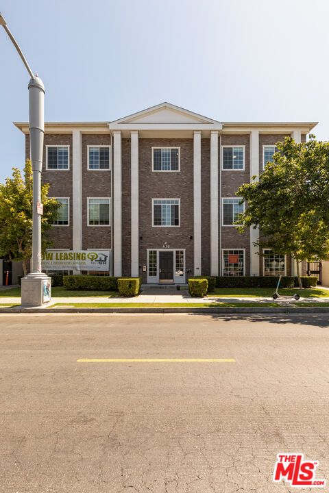 Exterior, Facade, Brick Facade, Georgian