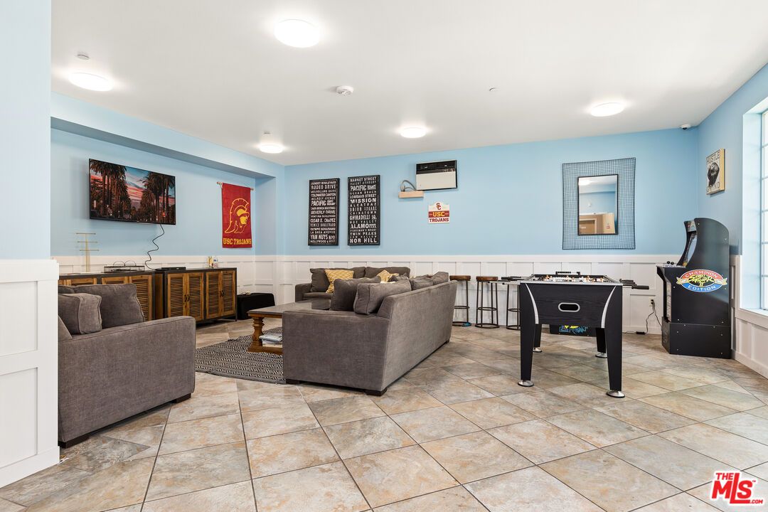 Game Room, Interior, Living room, Recessed Lighting