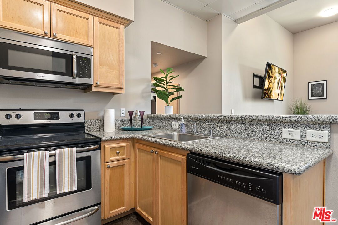 Interior, Kitchen, Stainless Steel Appliances
