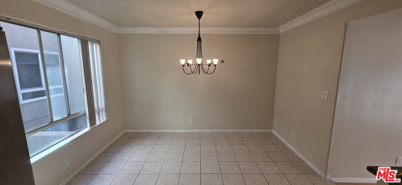 Chandelier, Empty room, Interior, Pendant Lights