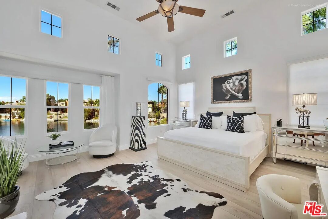 Bedroom, Interior, Water, Wood Texture Flooring