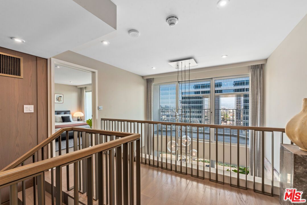 Interior, Pendant Lights, Recessed Lighting, Wood Texture Flooring