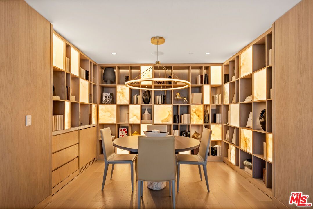 Chandelier, Dining room, Interior, Recessed Lighting, Wood Texture Flooring
