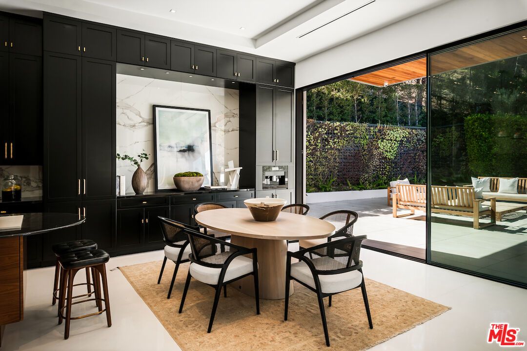 Dining room, Interior, Marble Walls, Recessed Lighting
