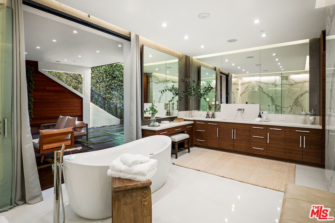 Bathroom, Dual Sink Vanities, Free Standing Baths, Interior, Recessed Lighting