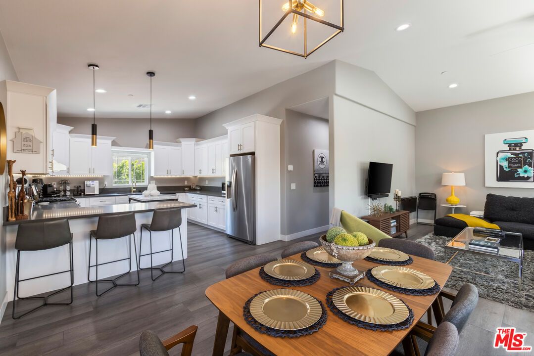 Interior, Kitchen, Living room, Pendant Lights, Recessed Lighting, Stainless Steel Appliances, Wood Texture Flooring