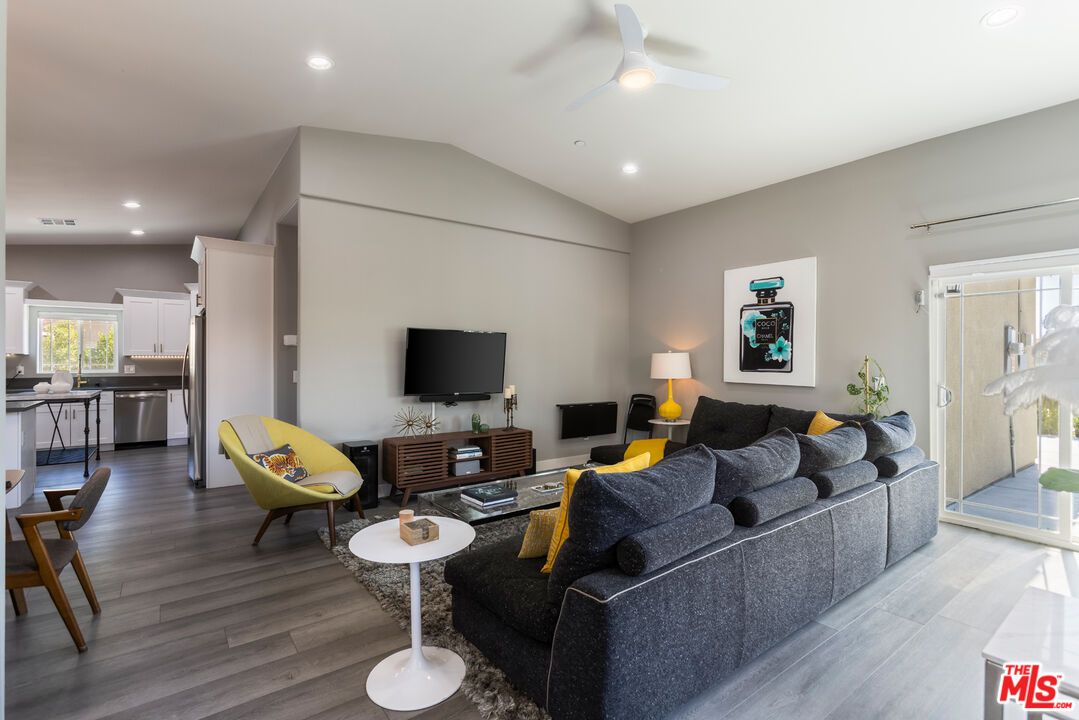 Interior, Kitchen, Living room, Recessed Lighting, Wood Texture Flooring