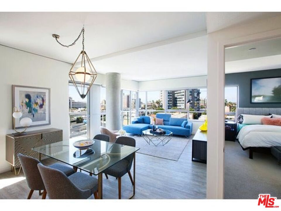 Chandelier, Dining room, Interior, Living room, Pendant Lights, Wood Texture Flooring