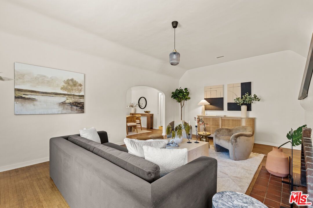 Interior, Living room, Pendant Lights, Wood Texture Flooring