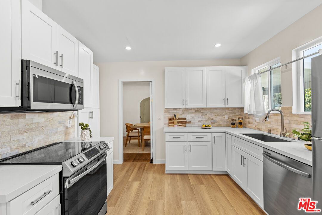 Dining room, Interior, Kitchen, Recessed Lighting, Stainless Steel Appliances, Wood Texture Flooring