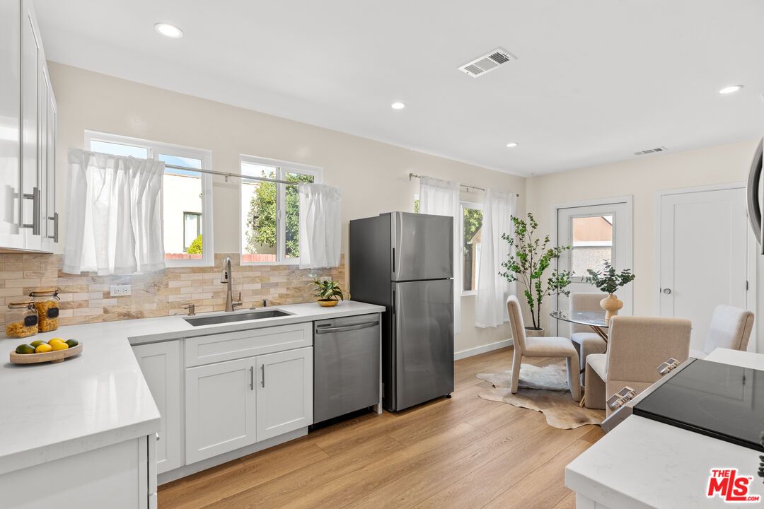 Dining room, Interior, Kitchen, Recessed Lighting, Wood Texture Flooring
