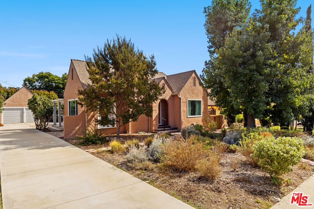 Backyard, Detached Garage, Exterior