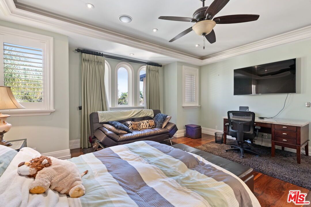 Bedroom, Home Office, Interior, Recessed Lighting, Wood Texture Flooring