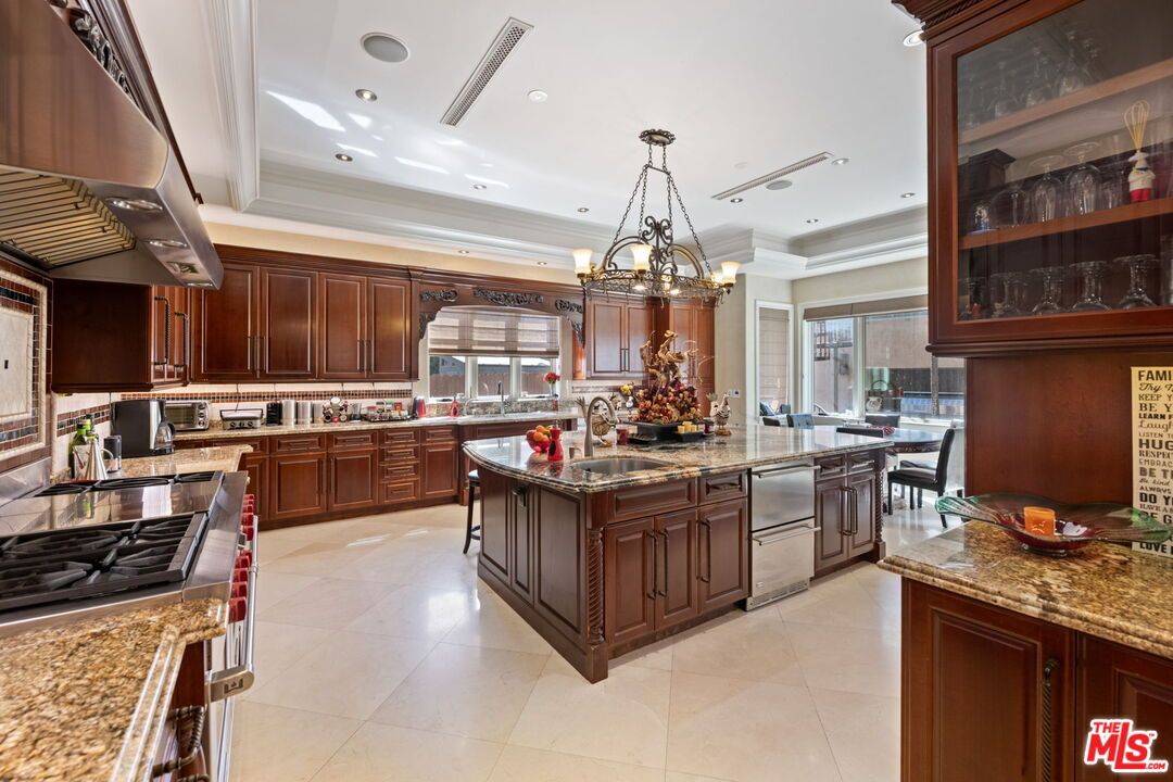 Chandelier, Interior, Kitchen, Recessed Lighting, Stainless Steel Appliances