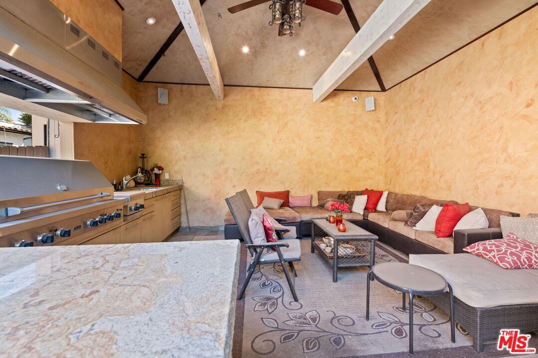 Exterior, Outdoor Kitchen