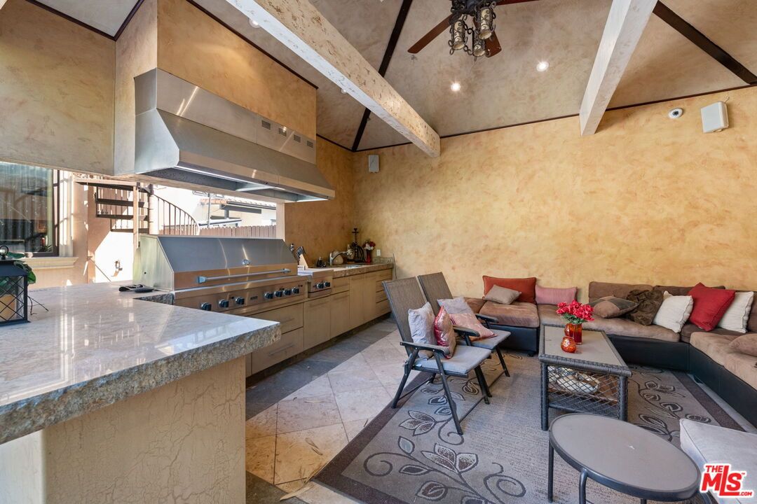 Exterior, Outdoor Kitchen