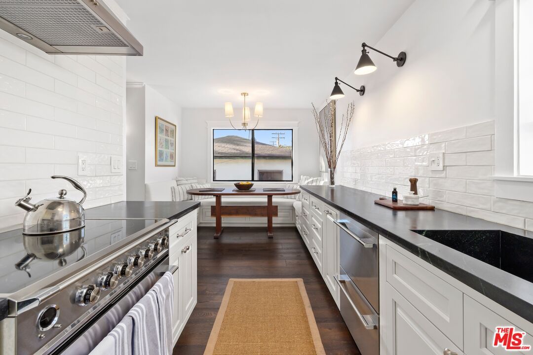 Dining room, Interior, Kitchen, Living room, Stainless Steel Appliances, Wood Texture Flooring