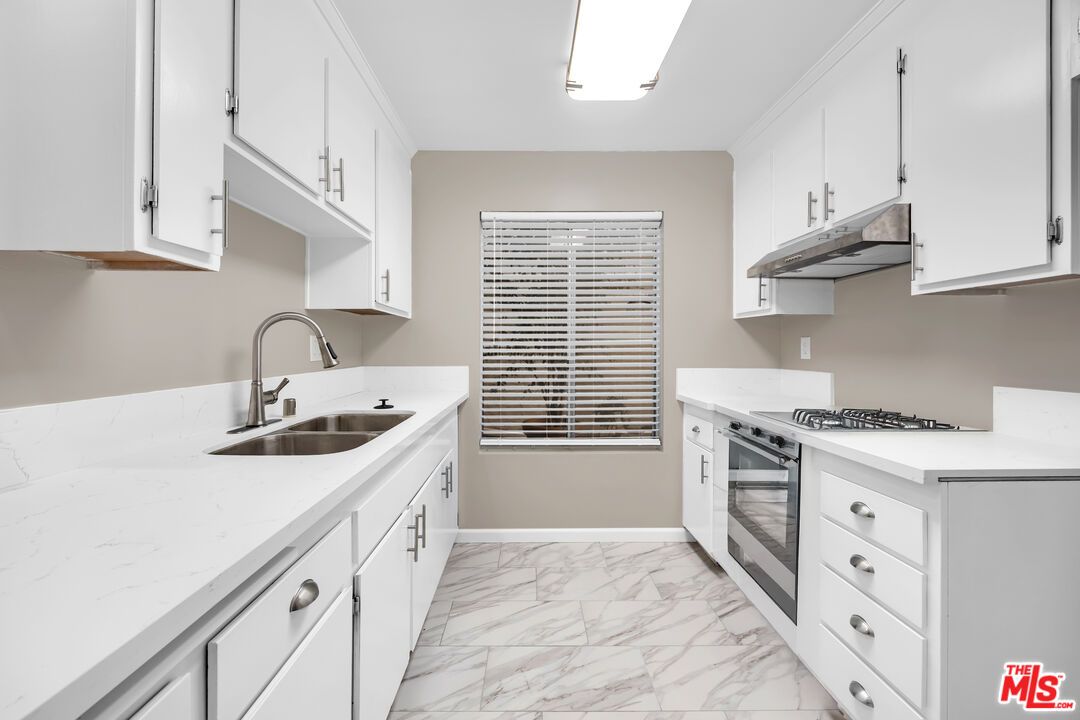 Interior, Kitchen, Marble, Stainless Steel Appliances