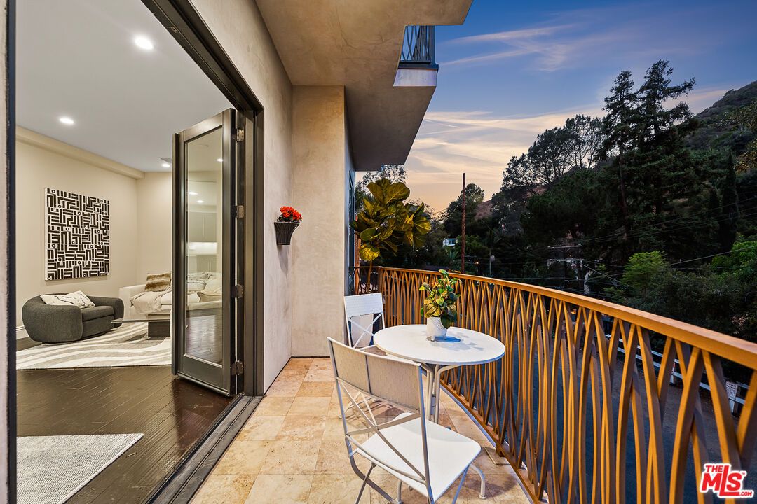 Exterior, Recessed Lighting