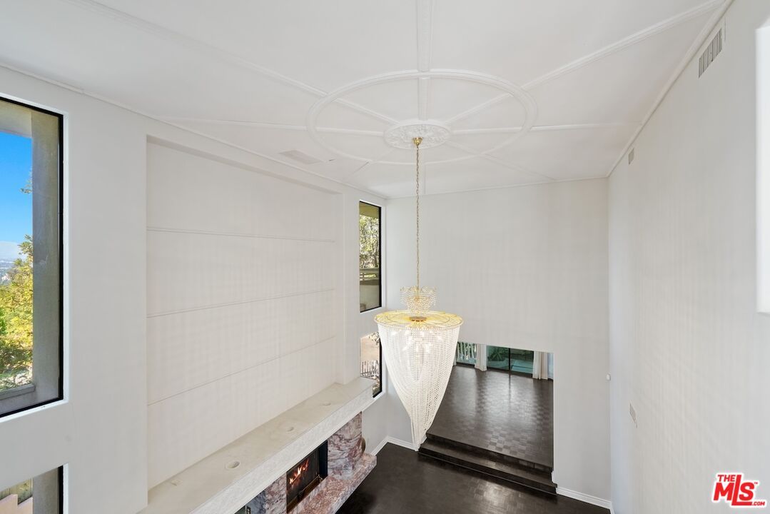 Chandelier, Interior