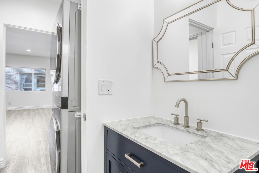 Bathroom, Interior, Recessed Lighting, Wood Texture Flooring