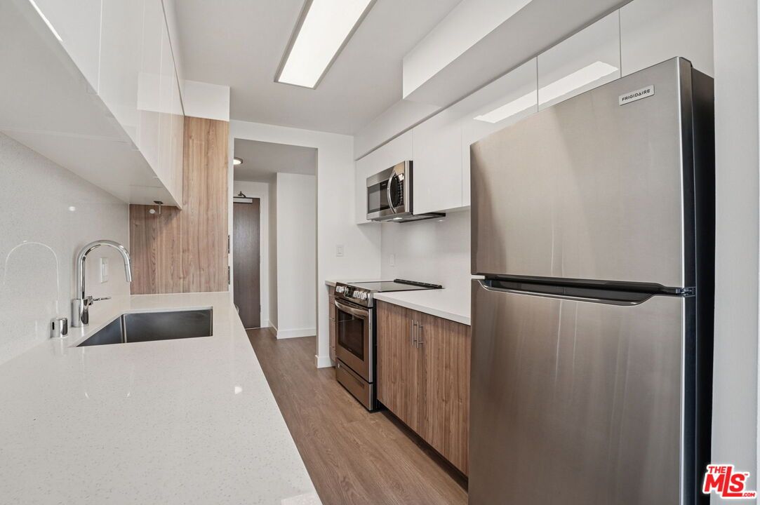 Interior, Kitchen, Stainless Steel Appliances, Wood Texture Flooring