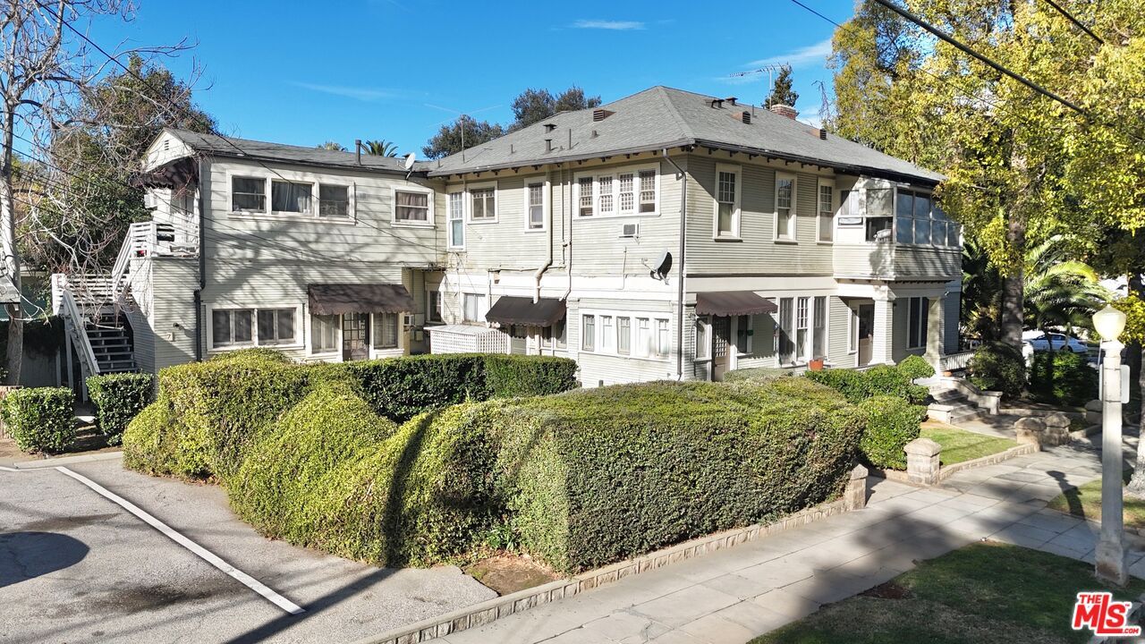 Exterior, Facade, Rowhouse
