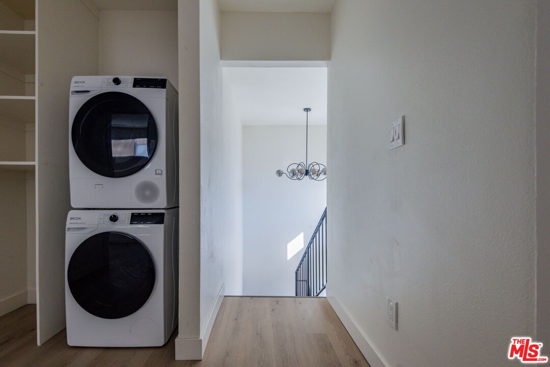 Interior, Utility Closets, Washer, Wood Texture Flooring