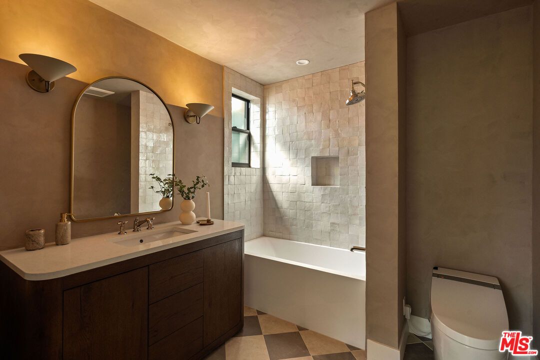 Bathroom, Interior, Recessed Lighting