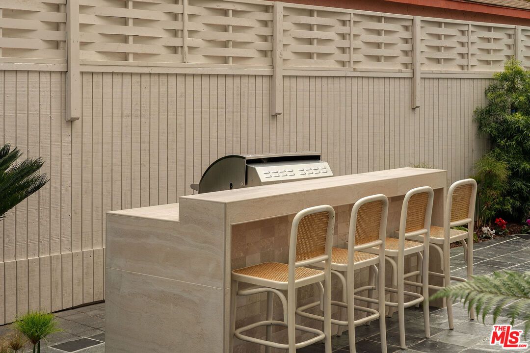 Exterior, Outdoor Kitchen