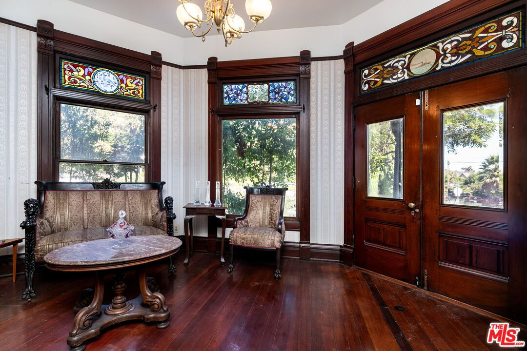 Chandelier, Interior, Wood Texture Flooring