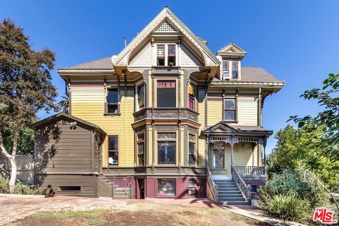 Exterior, Facade, Queen Anne Victorian