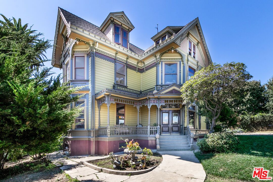 Exterior, Facade, Queen Anne Victorian