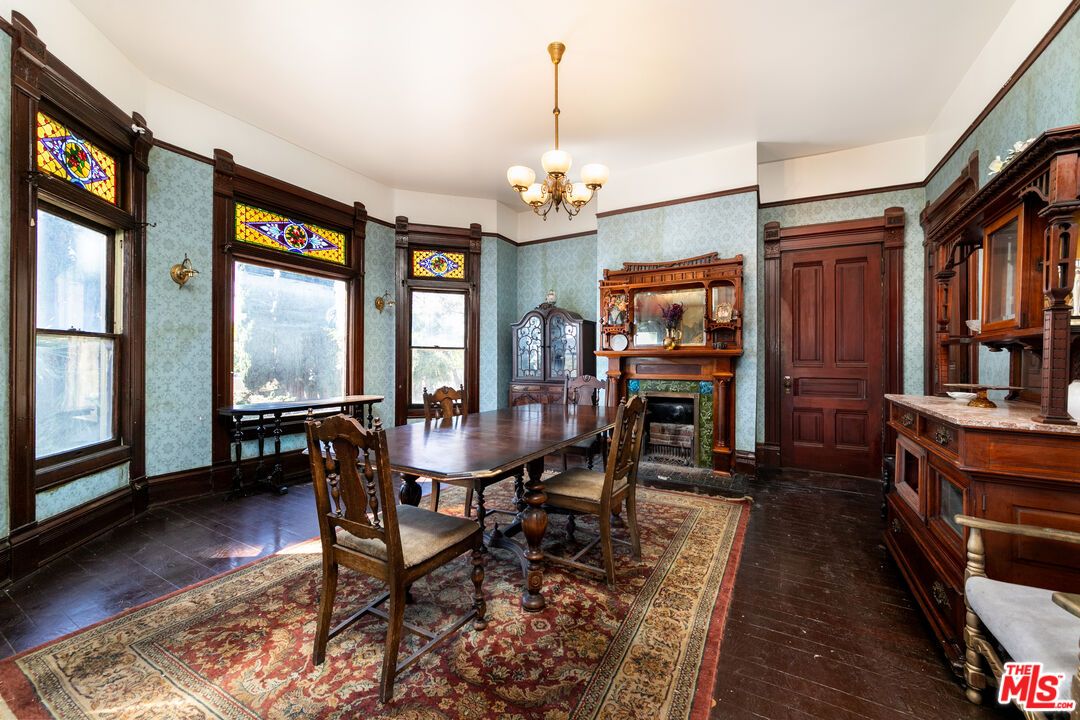 Chandelier, Dining room, Fireplace, Interior
