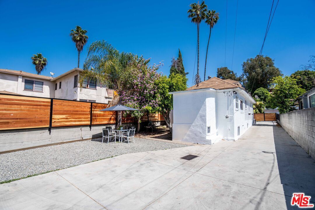 Detached Garage, Exterior