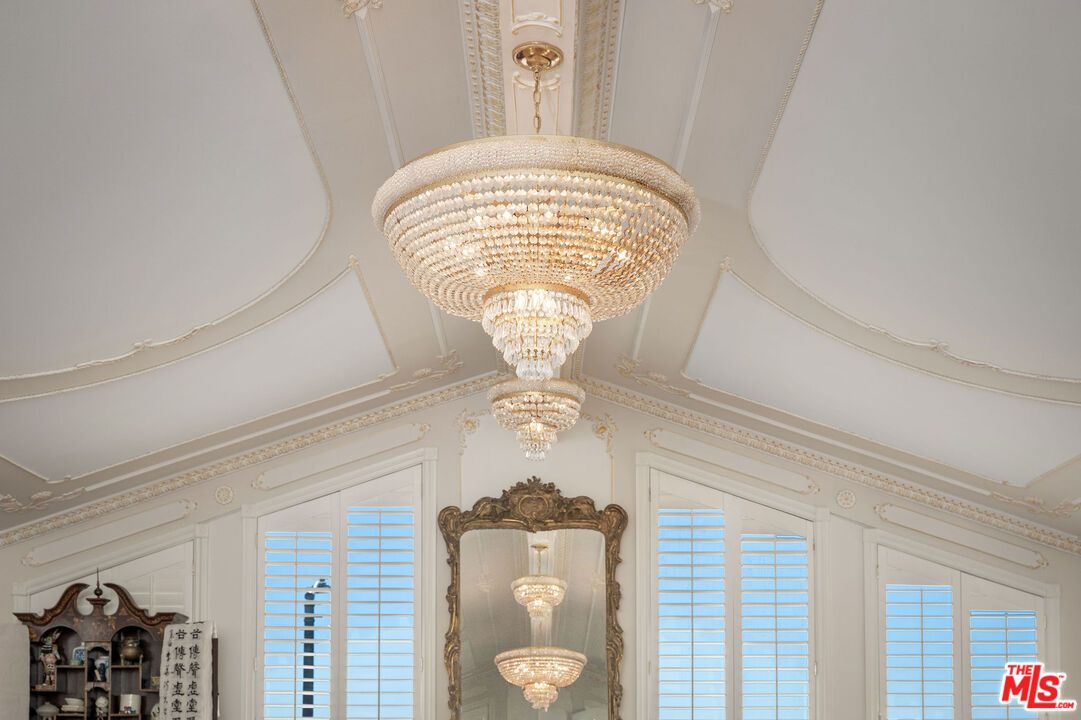 Chandelier, Interior