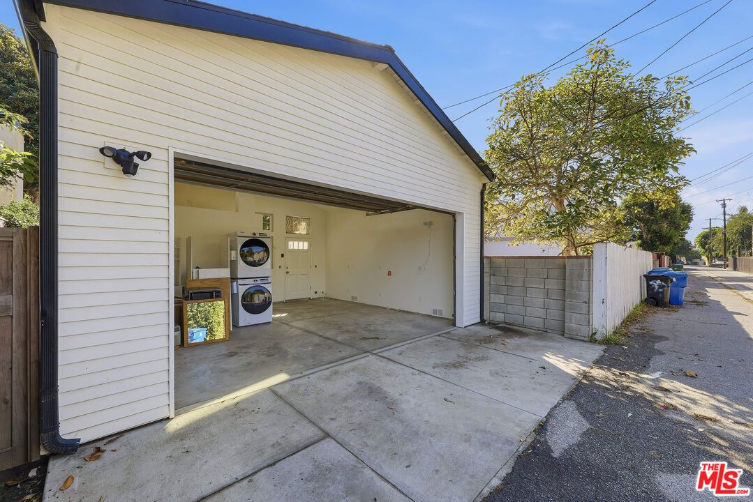 Detached Garage, Exterior